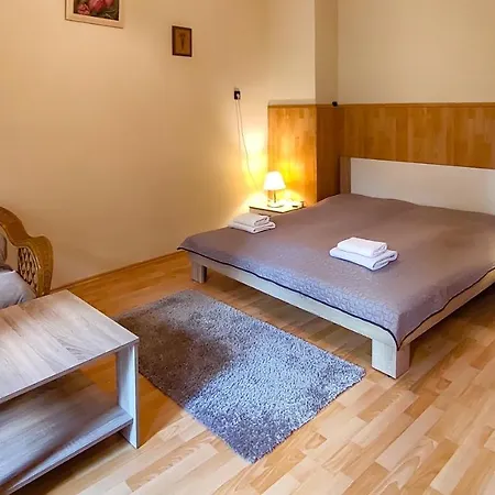 アパート Afrodite エゲル