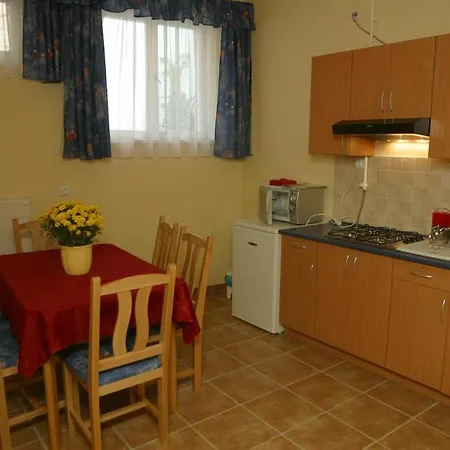 アパート Afrodite エゲル