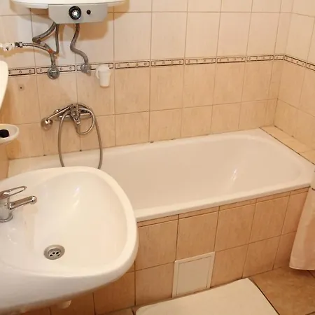 Апартаменти Afrodite Еґер